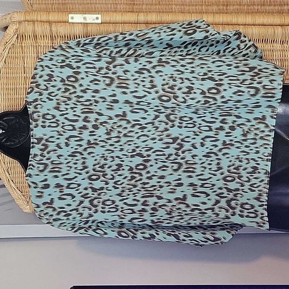 Adrienne women's blouse - Picture 4 of 5